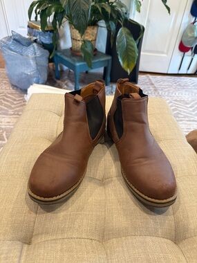 Izod Tan Brown Leather Chelsea Boots